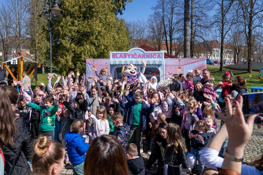 Šarenilo, igra i tradicija obilježili početak „Uskrsa u Otočcu“